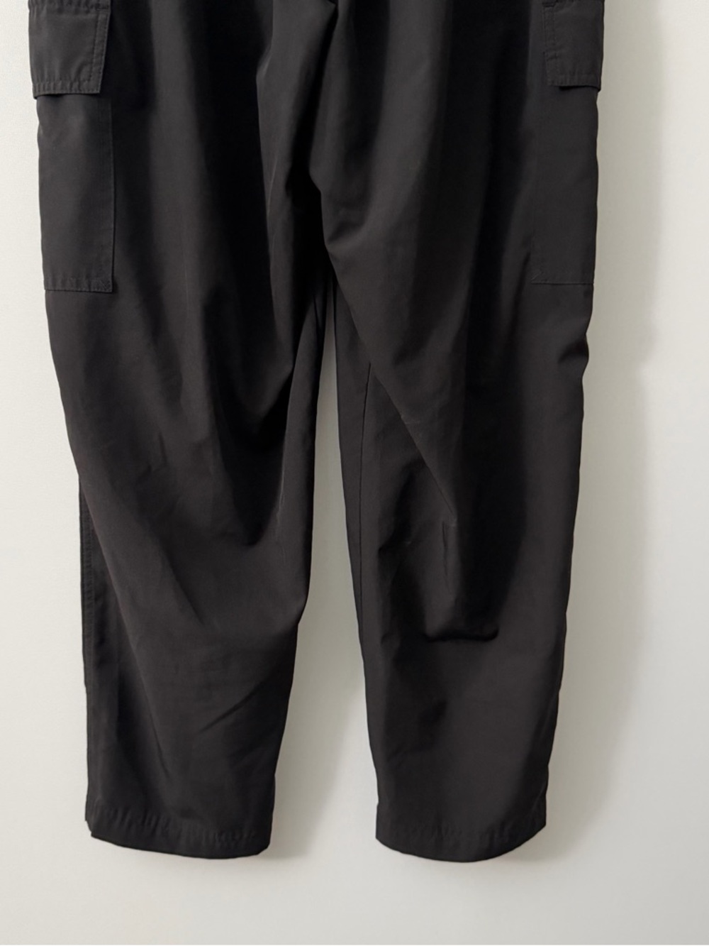 Old Navy Size Medium Cargo Pants Lightweight Stretchtech Drawstring Black Used - Picture 6 of 8